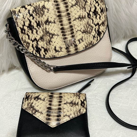 🔥Michael Kors Leather and Python Effect Crossbody Bag & match wallet🔥 - Picture 2 of 13